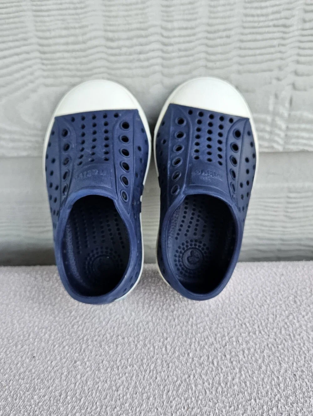 Native Jefferson Navy White SZ C5 Slip-On Breathable Water Shoes